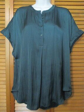 Old Navy top Emerald Green silky look, flowy and lightweight like new size XL